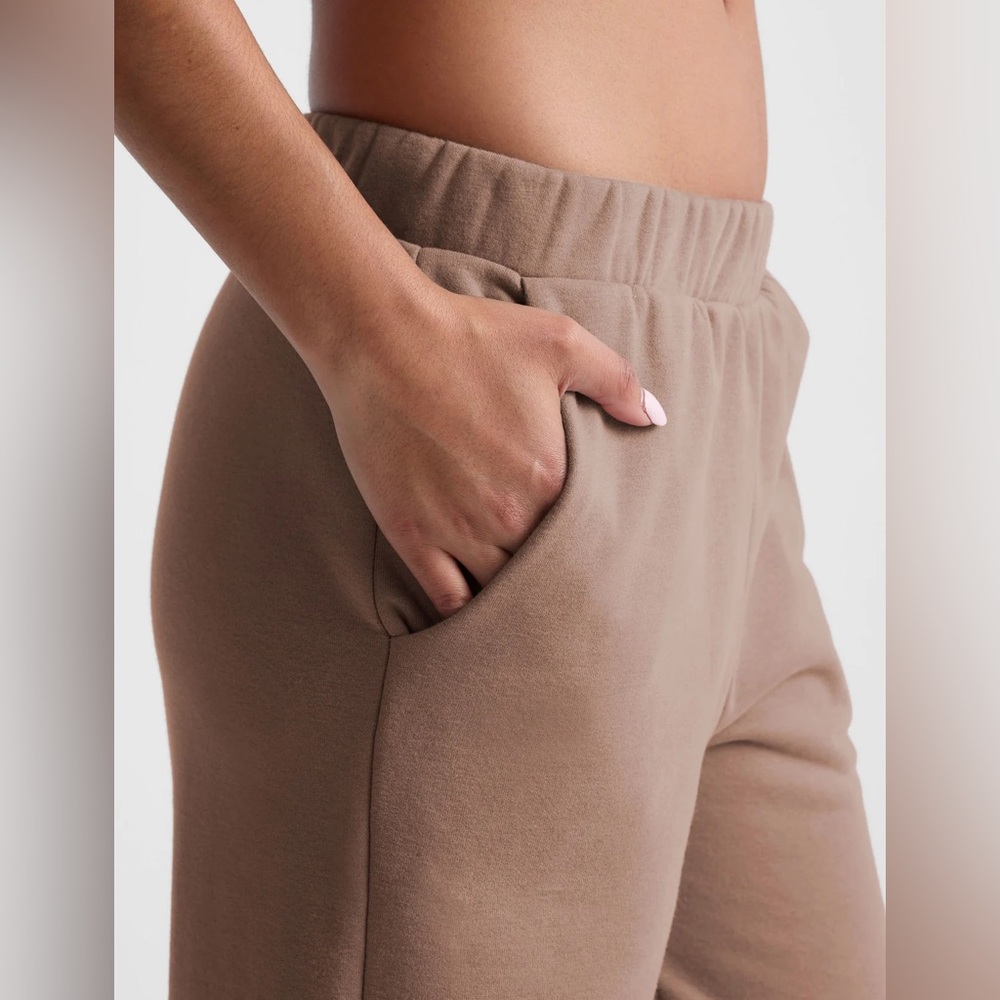 Beyond Yoga LuxeFleece Wide Leg Pant - Desert Sand Small NWT - Picture 4 of 4